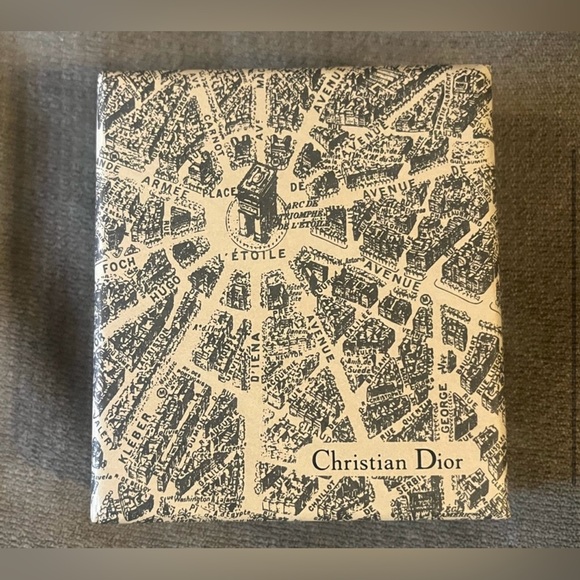 NEW IN BOX Dior Gold Heart Lock & Key Set - Picture 4 of 7